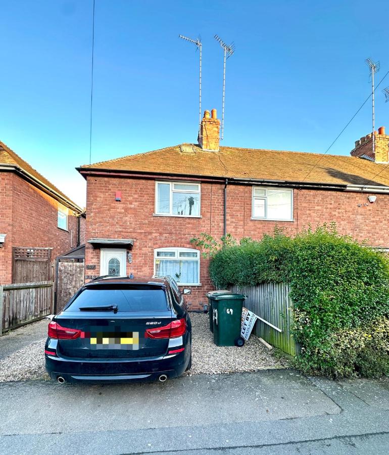4 ensuite Bedroom Entire House Sleeps 10 Driveway Parking near Coventry Univesity and City Center - B&B