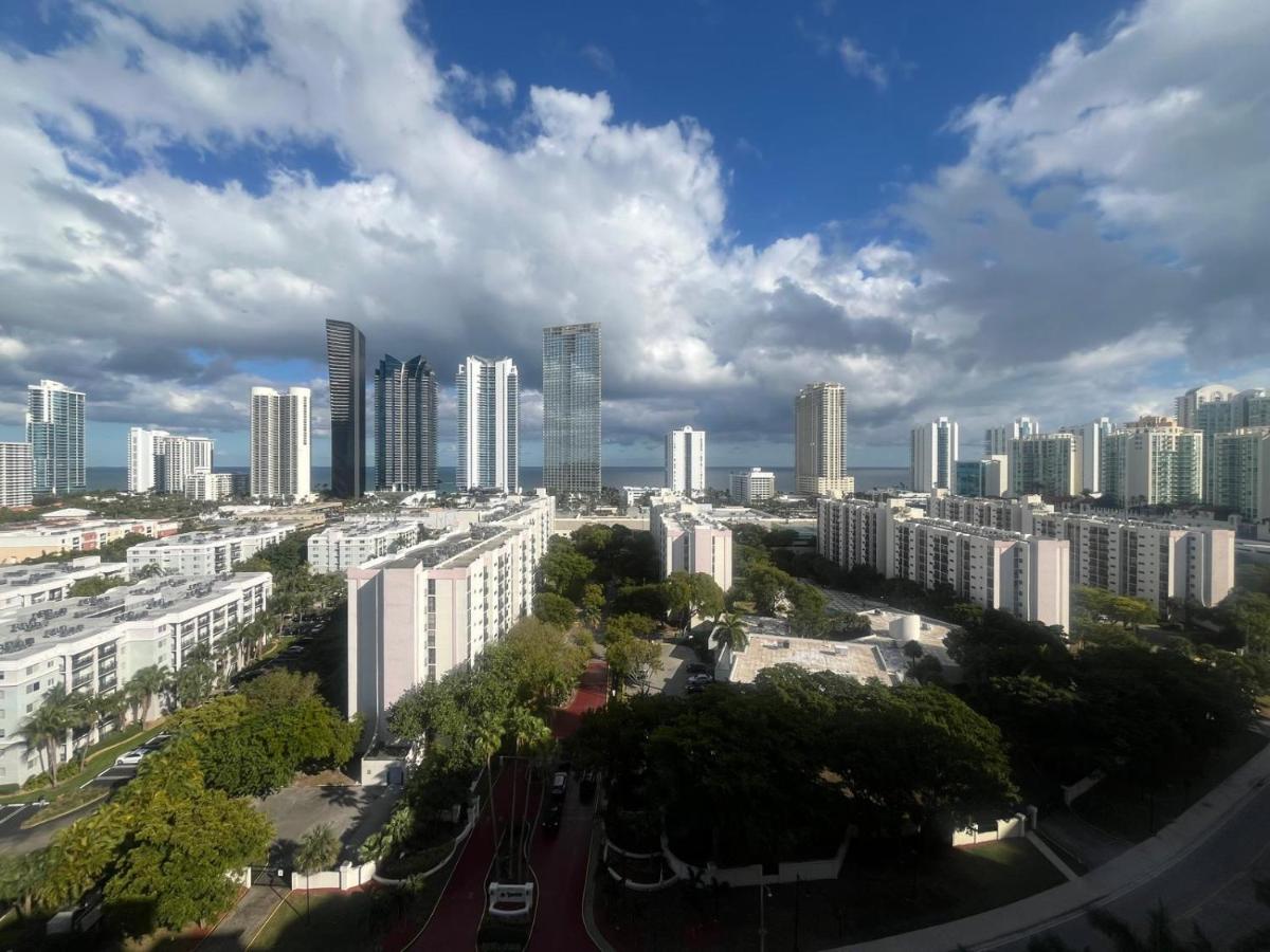 Enjoy an endless summer - Parking included! - B&B Sunny Isles Beach