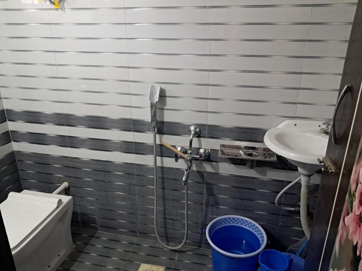 3 Bedroom Spacious Bungalow Nr DEVKA Beach - B&B Daman