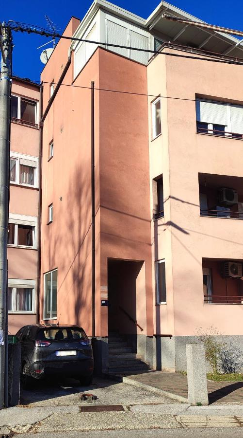 Apartman Val - Blizu Jaruna i centra, s parkingom i terasom - Chambres d’hôtes Zagreb
