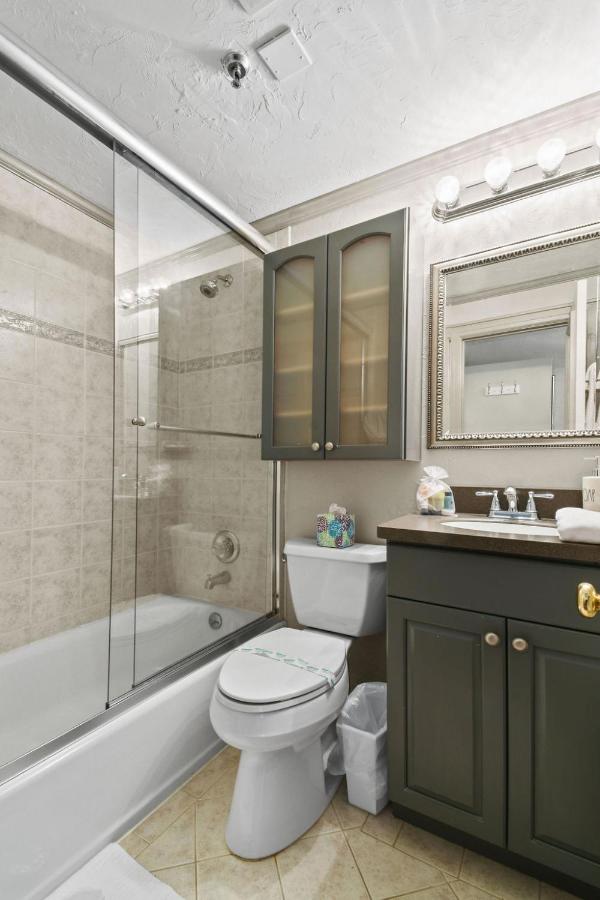 Yellow Orchid Apartment