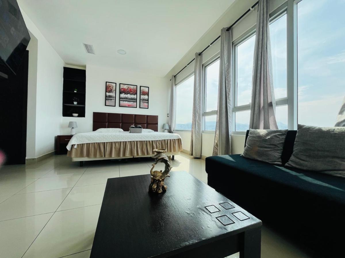 Hermosa Suite - Piscina - Gym - City Suites - 1403 - B&B Guayaquil