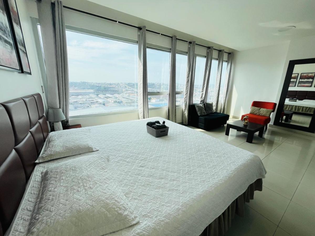 Hermosa Suite - Piscina - Gym - City Suites - 1403 - B&B Guayaquil