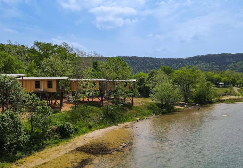 Waterfront Sky Cabin 2 - Ferienwohnung