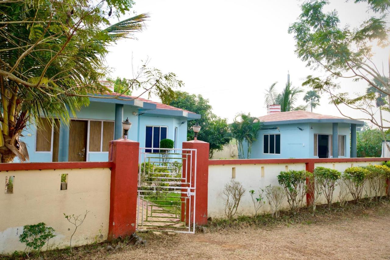 Myra's Mansion - Bed and Breakfast Bālighāi