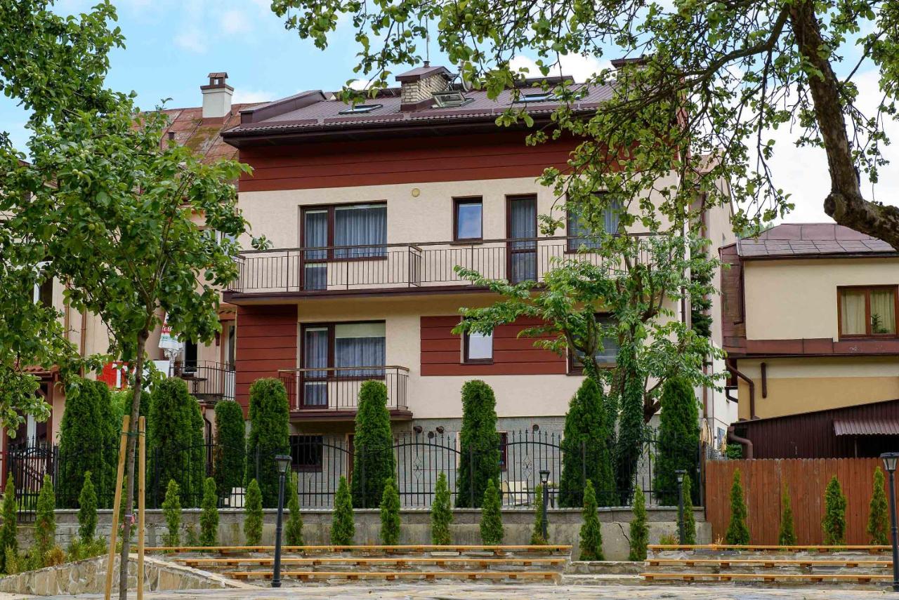 Villa Turris Apartamenty przy Muszyńskim Zamku - Chambres d'hôtes Muszyna