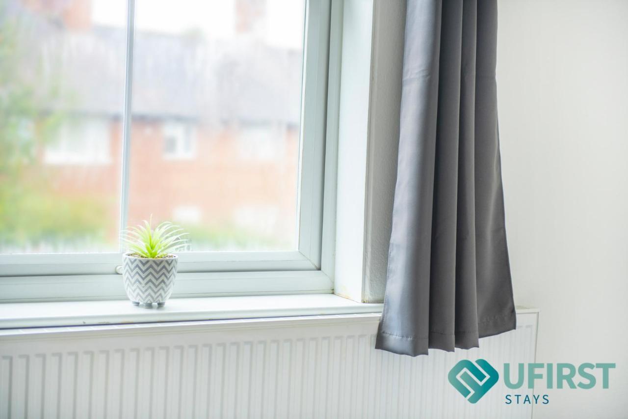 Luxury 4 BR Home - City Centre, Forest Rec, Arboretum & Hyson Green Market - Free Parking - Sleeps 8 - Bed and Breakfast