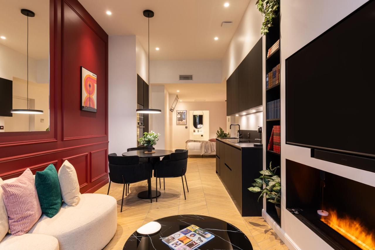 One-Bedroom Apartment with City View
