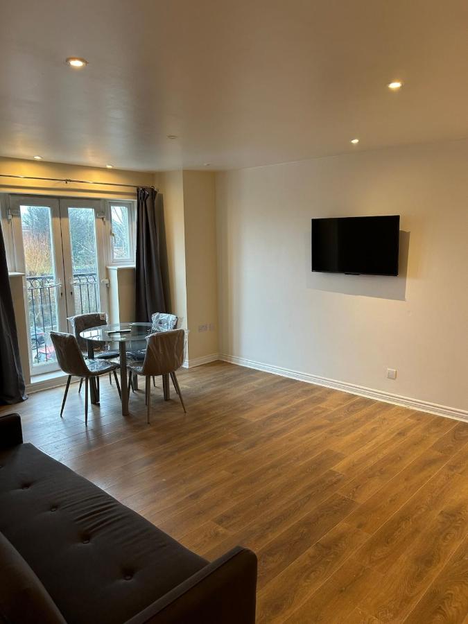 2 Bed 2 Bathroom Apartment central location - Chambres d’hôtes Oldbury