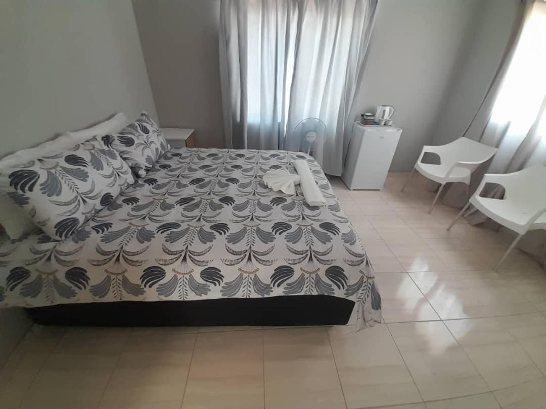 Nosso Palacio Guest House - Bed and Breakfast Rehoboth