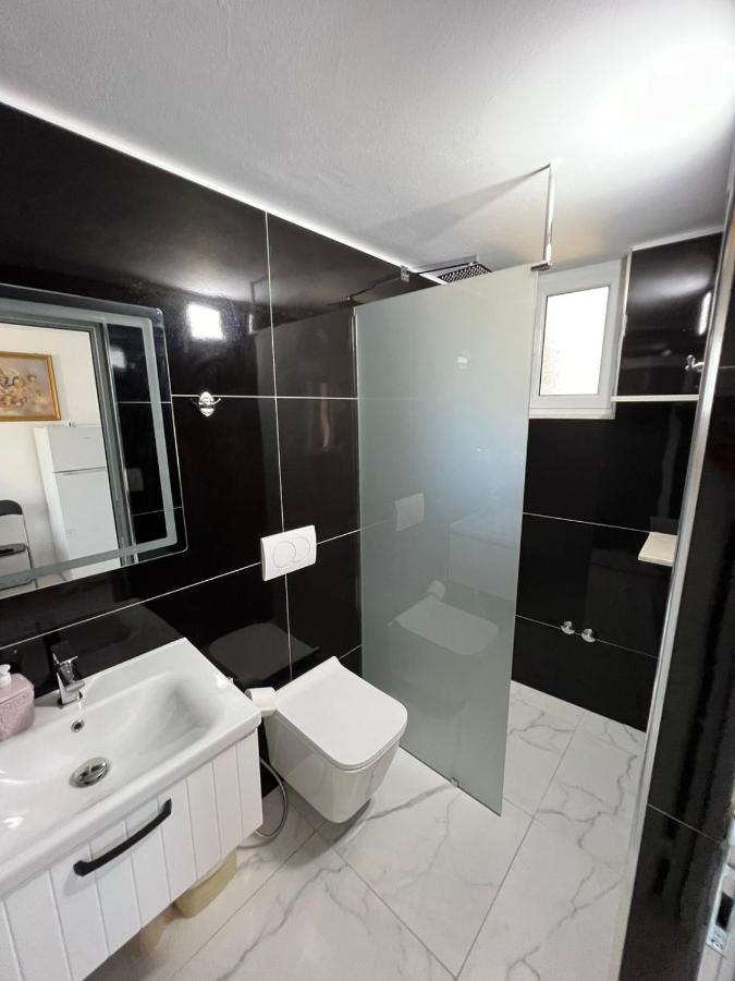 Sea Holiday Apartments - B&B Vlorë