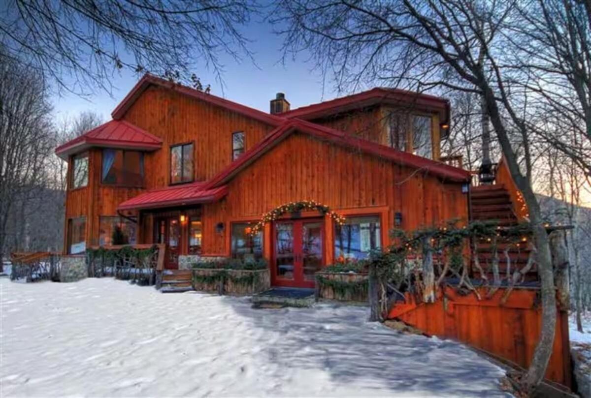 Curated Lux Treetop Sundance Ski cabin - B&B