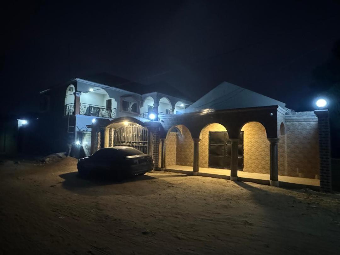 Cutting Edge Guest House - B&B