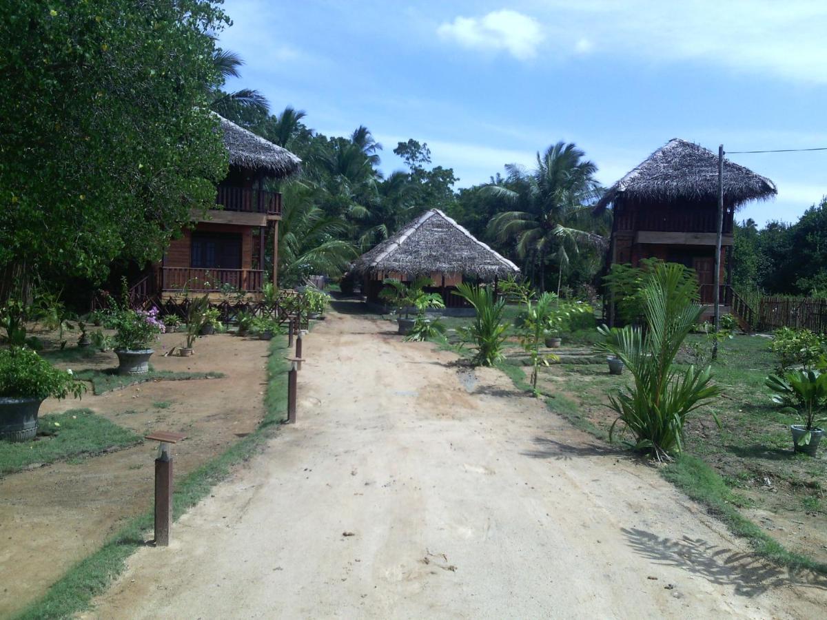 Eco Cabanas Marakolliya - Bed and Breakfast