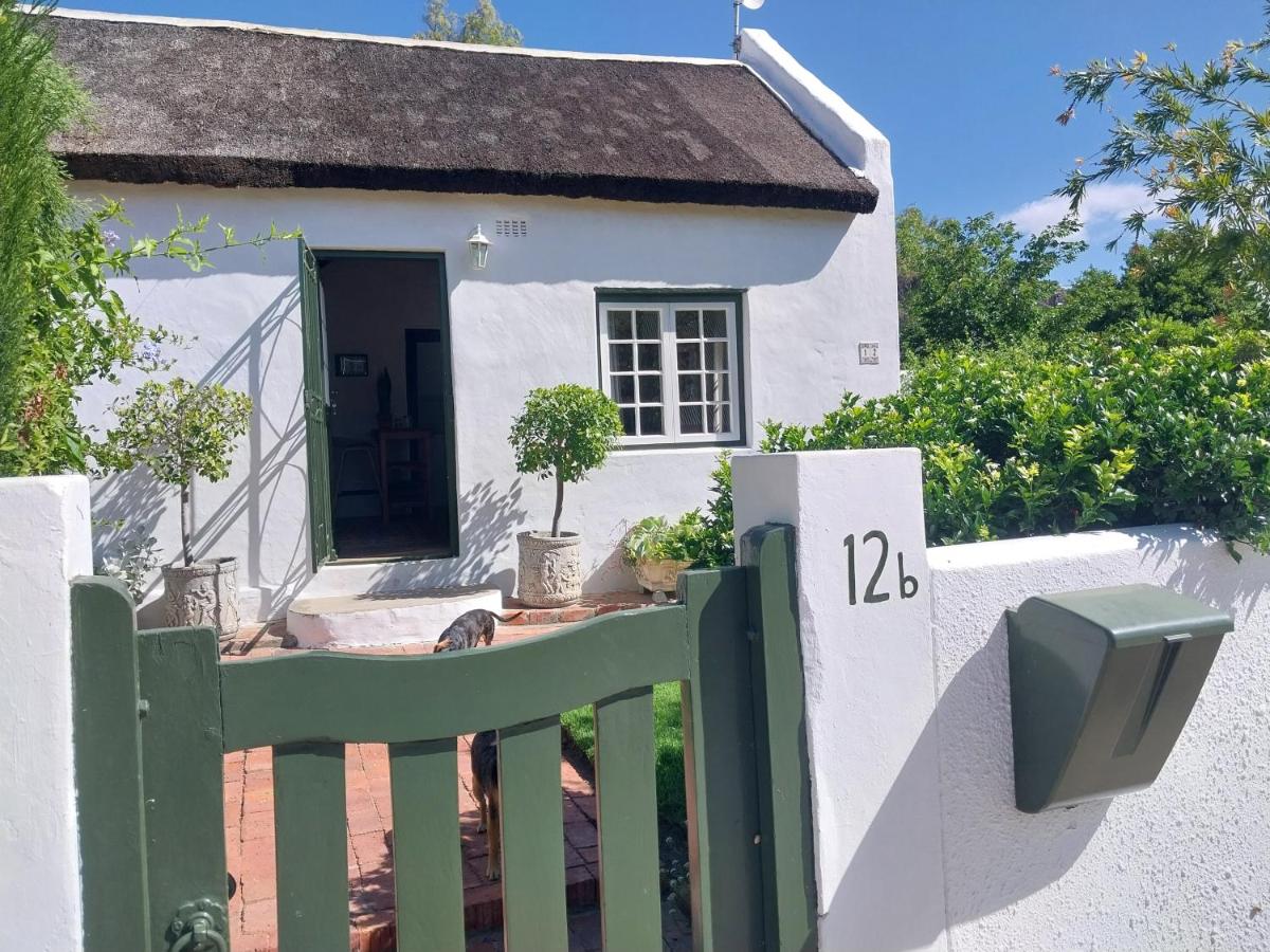 Thatch Cottage - The Little Gem - Bed and Breakfast Montagu