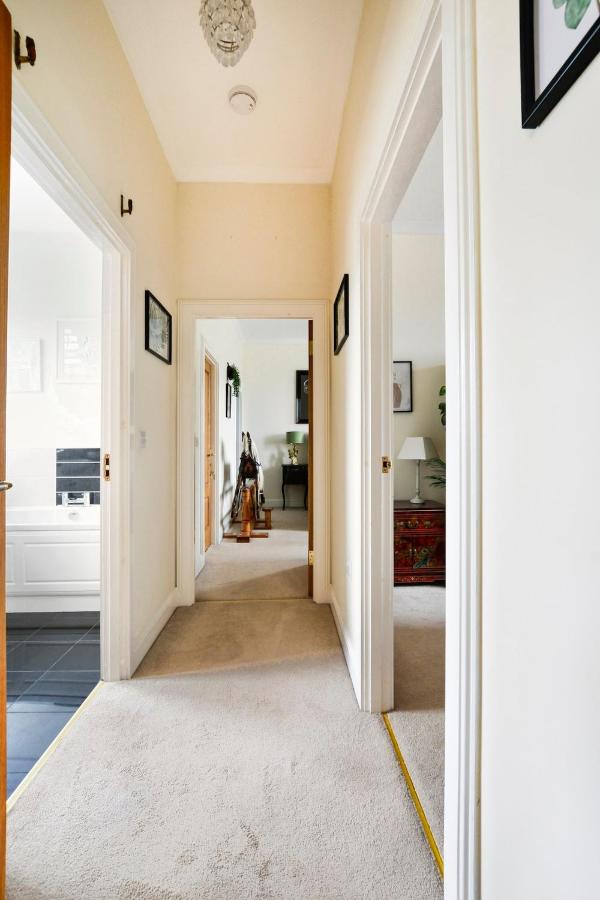 Luxury Seaview Gated Penthouse located near Edinburgh by Urban Haggis Stays - Chambres d'hôtes Kirkcaldy