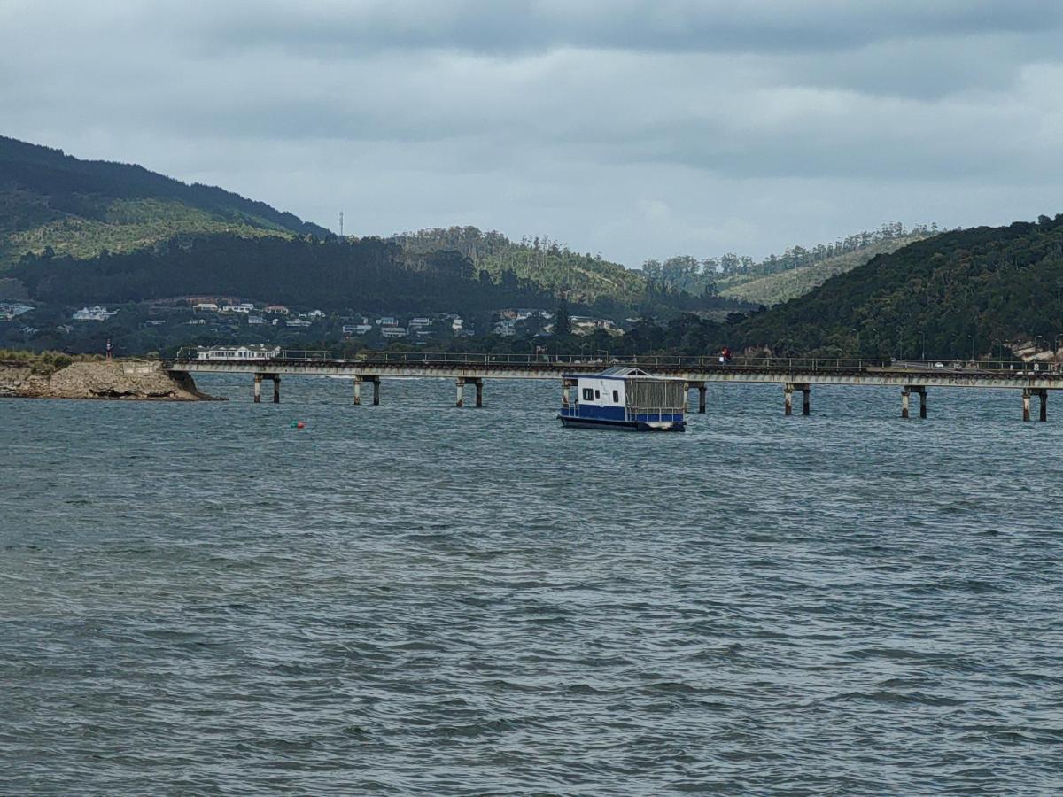 The Little Mermaid Knysna houseboat - B&B