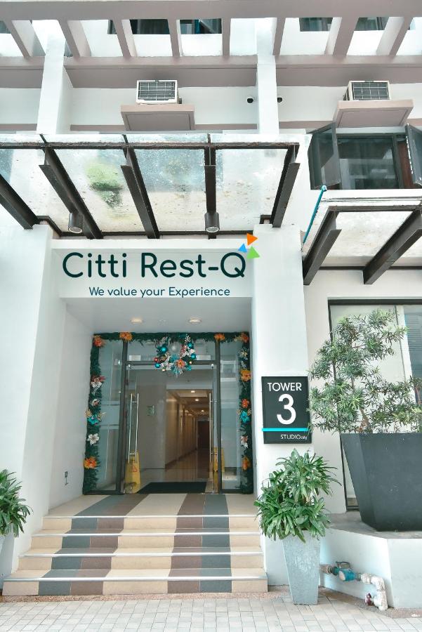 Affordable Stay with Free Pool, Netflix & Wifi Alabang SC2 - B&B Manila