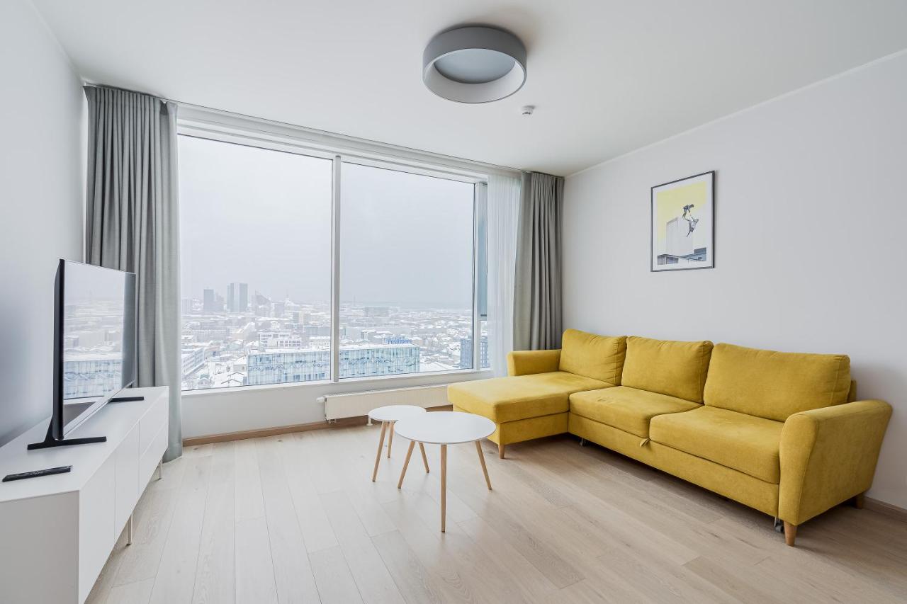 Revalia Fahle Airport Bus-Station Apartments with Best views - Chambres d'hôtes Tallinn