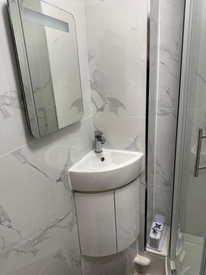 Luxury Studio in Victoria, 7 minutes walk to Victoria Station, Room 2 - B&B Londra
