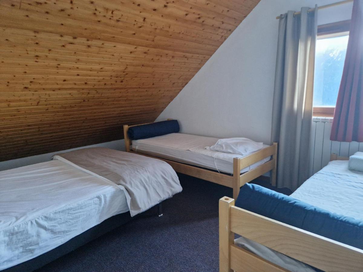 Chambre Triple avec Salle de Bains Commune
