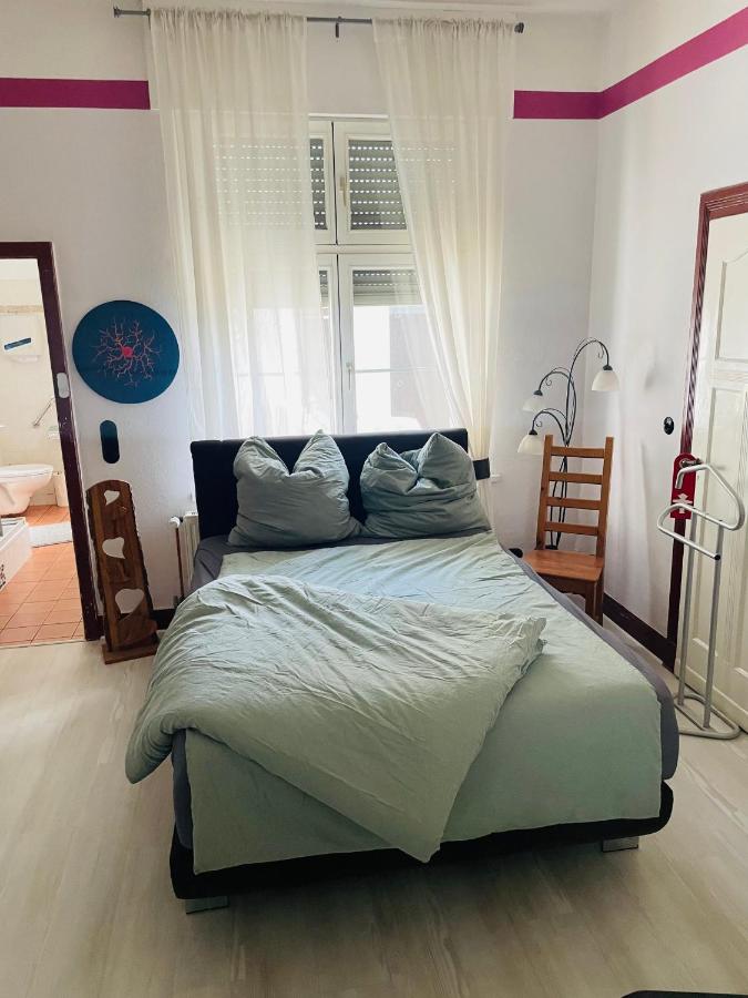 Troisdorf - City - EG - 145 Qm - bis 7 Schlafplätze - B&B