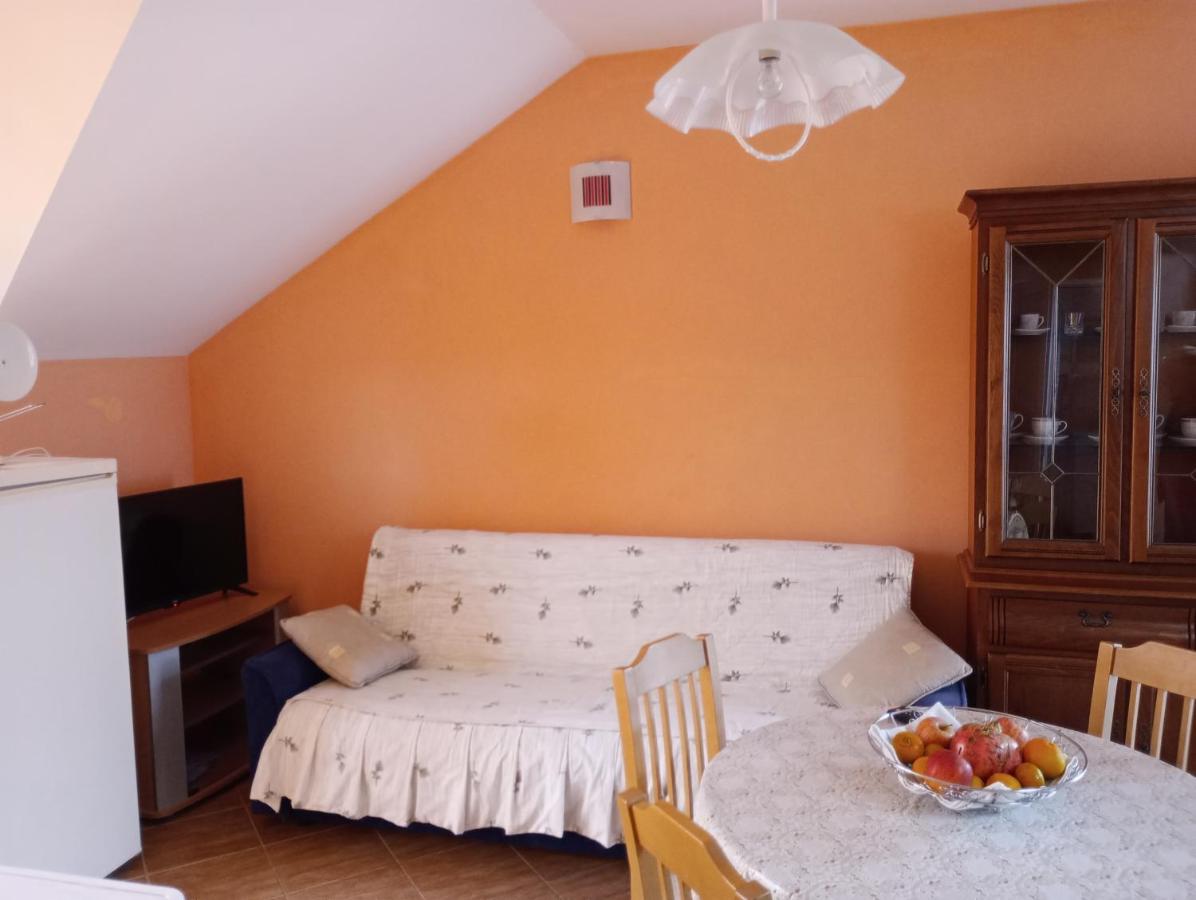 Apartmani Laura - Bed and Breakfast Kamenari