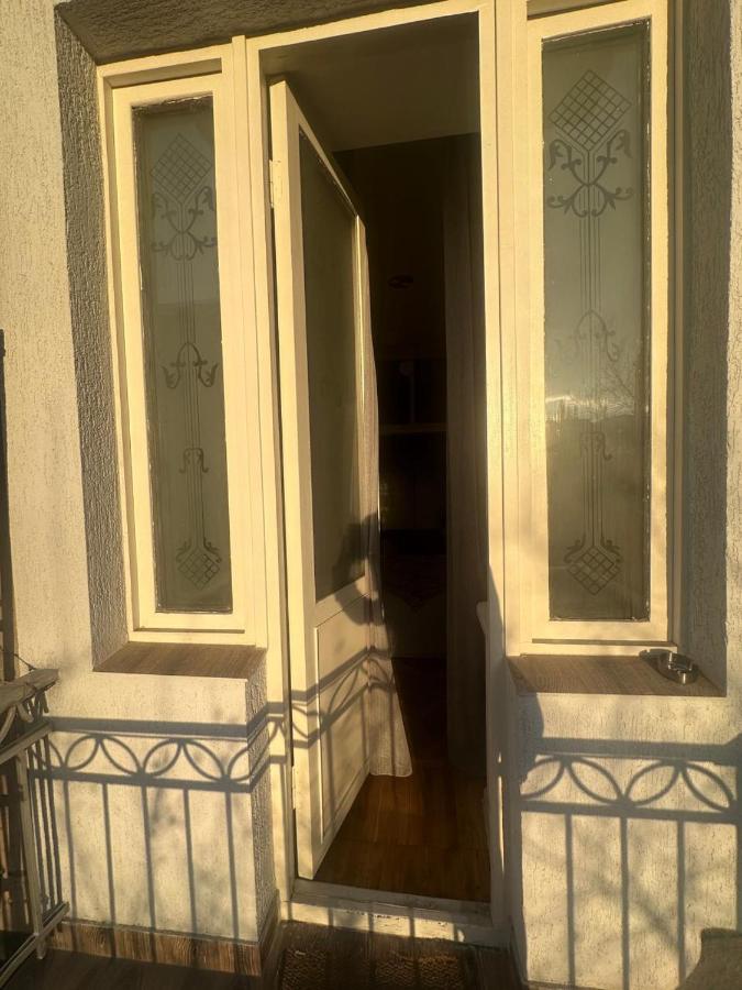 Retro style apt You rent a whole apartment in the center of Yerevan - Ferienwohnung