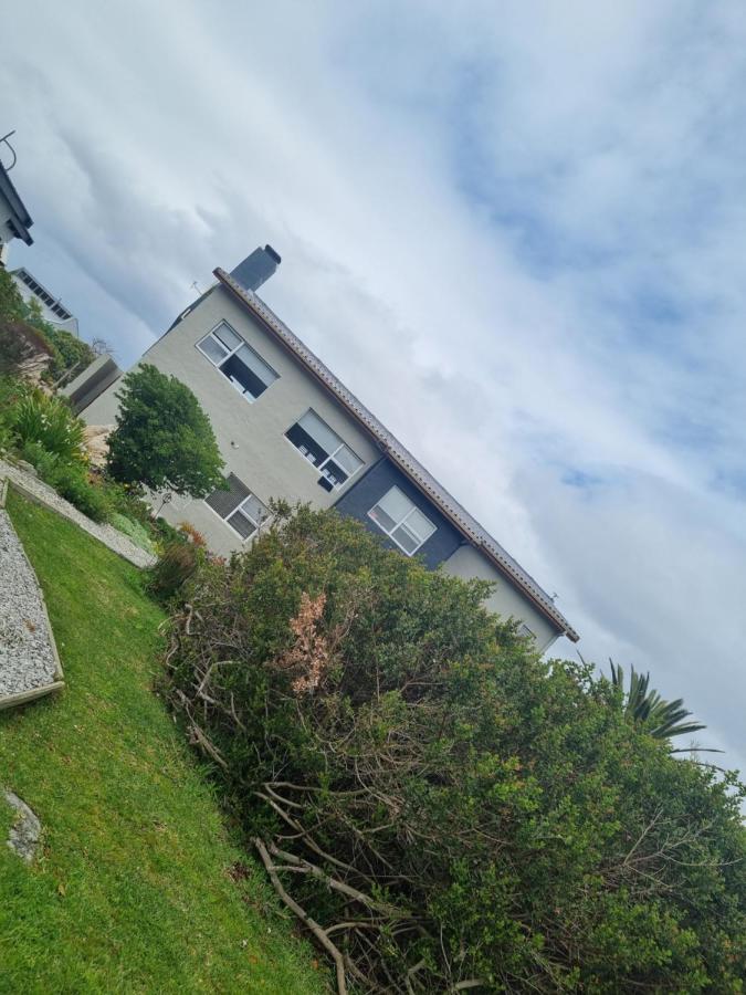 OceansCrest Seaview Apartment - Bed and Breakfast Betty’s Bay