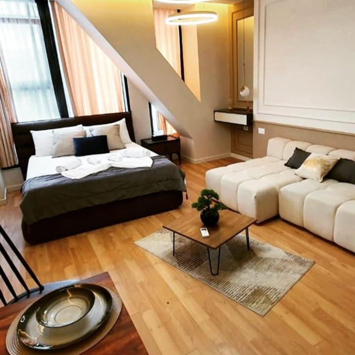 Square 21 - B&B