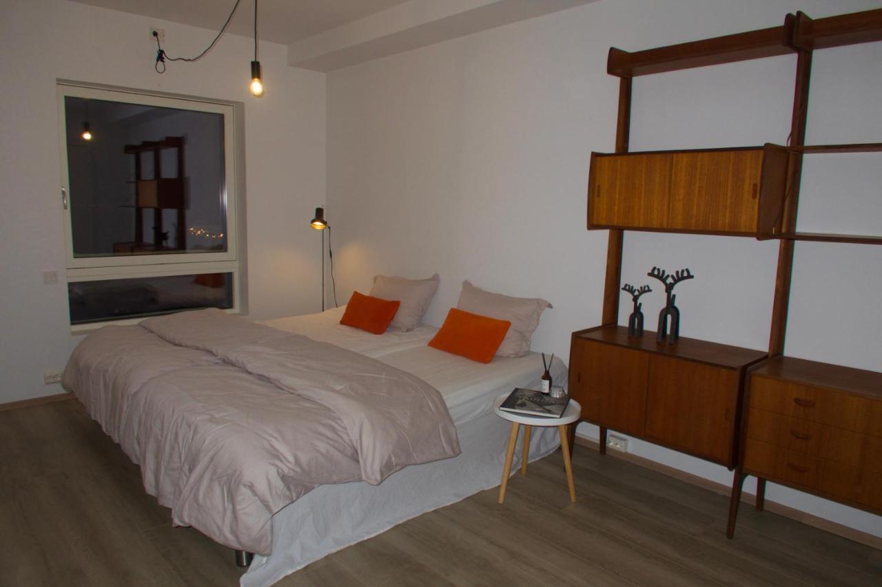 Three-Bedroom Apartment with Mountain View