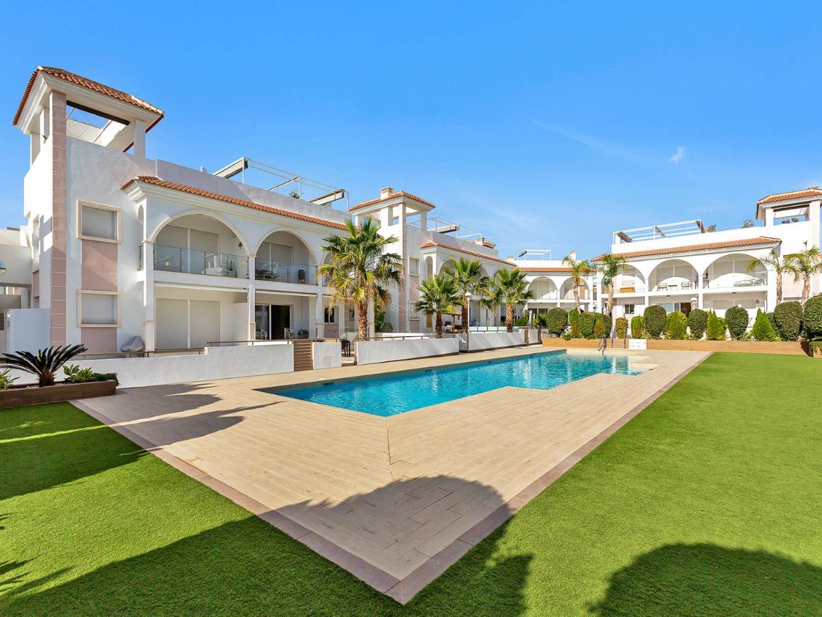 Newly Built Apartment with Direct Pool Access - Ferienwohnung Rojales