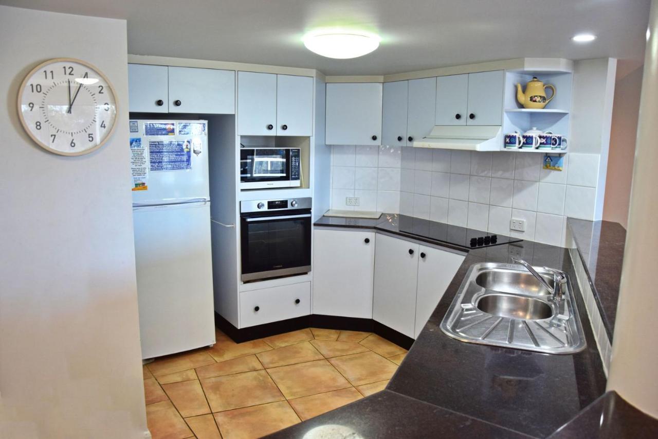 Ocean Shores Apartment 15 - Bring your own linen. - B&B South West Rocks