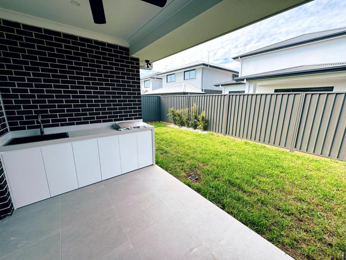 Brand New Luxury 4 Bedroom House - B&B Marsden Park