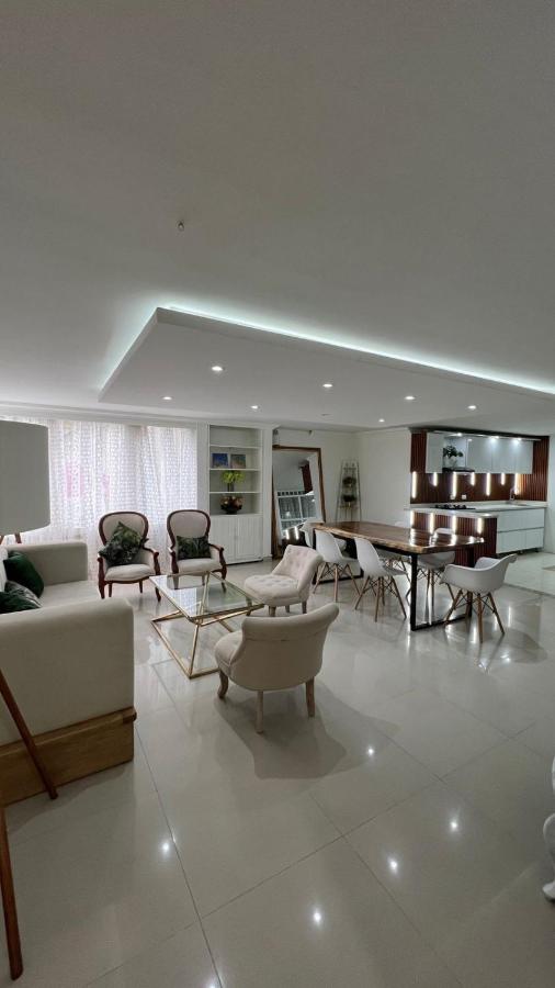 Luxurious apto central Milan - B&B Manizales