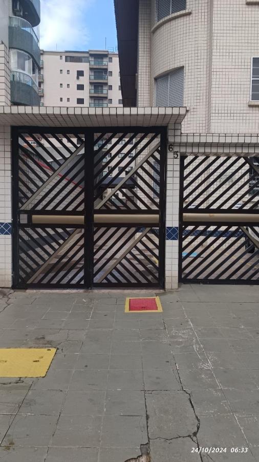 Apto aconchegante com 2 quartos, a 40mt da praia em frente a feirinha da Guilhermina - B&B