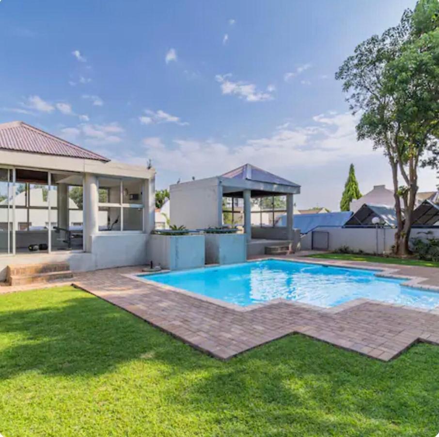 II St Tropez Sandton Luxury Suites - B&B Johannesburg