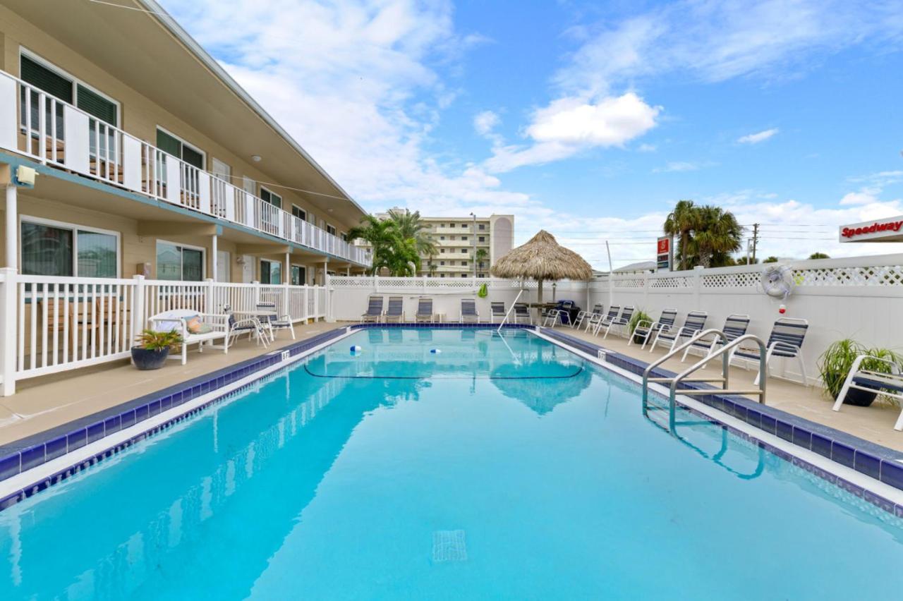 Tropic Breeze Unit 12 Madeira Beach Second Floor - B&B