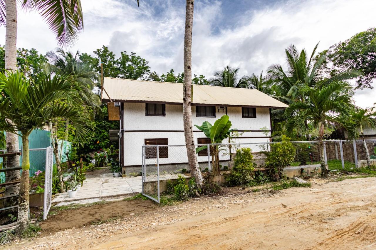 3 BR Native House at Port Barton Center - B&B