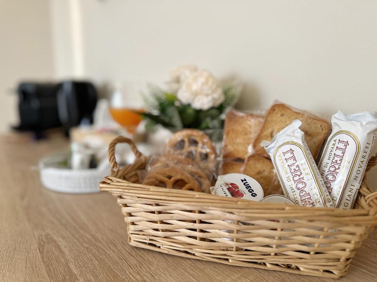 Milano Malpensa, Self Check-In, AC Apt Civico 24 - Bed and Breakfast Oleggio