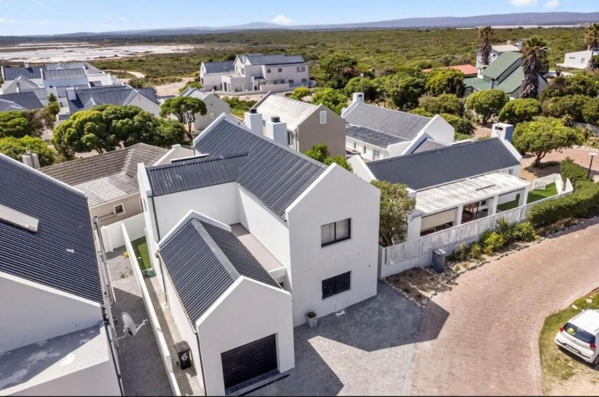 Modern Mile 16 Beach Estate Home - B&B