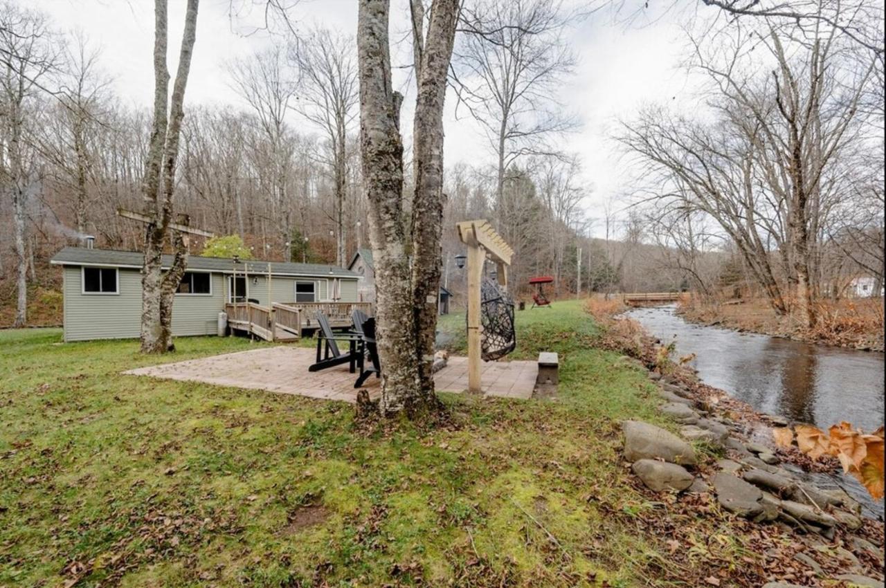 EV Serene Modern Cozy Waterfront Fireplace Cottage - Chambres d’hôtes