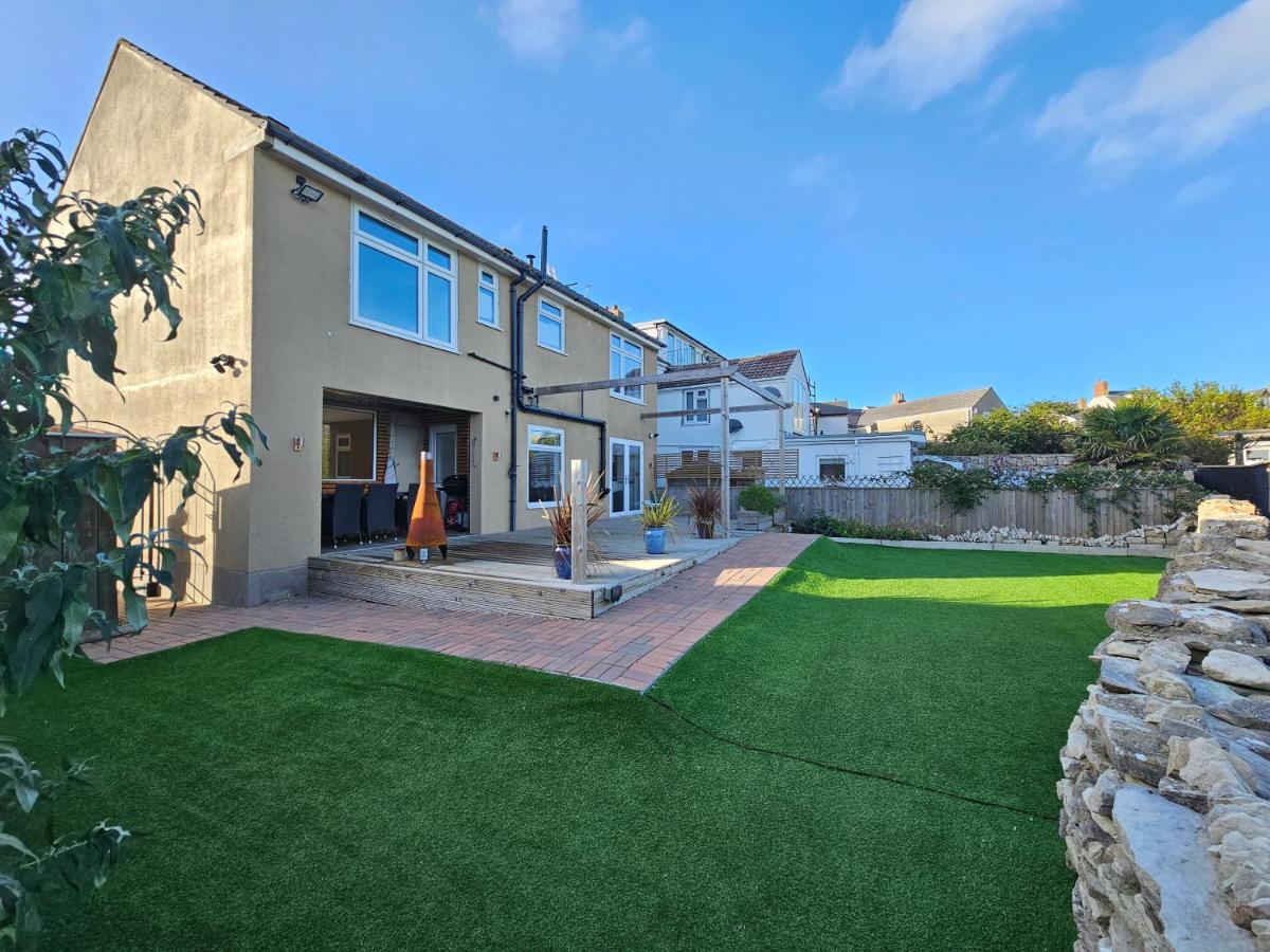 Seaview Home with Private Garden, BBQ, Decking & Fire Pit - B&B