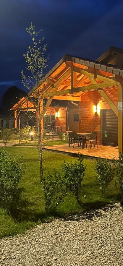Les Chalets près de Chalain - B&B