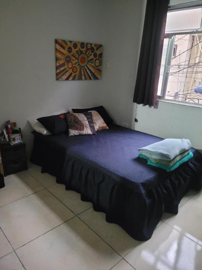 Quarto casal e outros espaços compartilhados próx ao estádio do Vasco - B&B