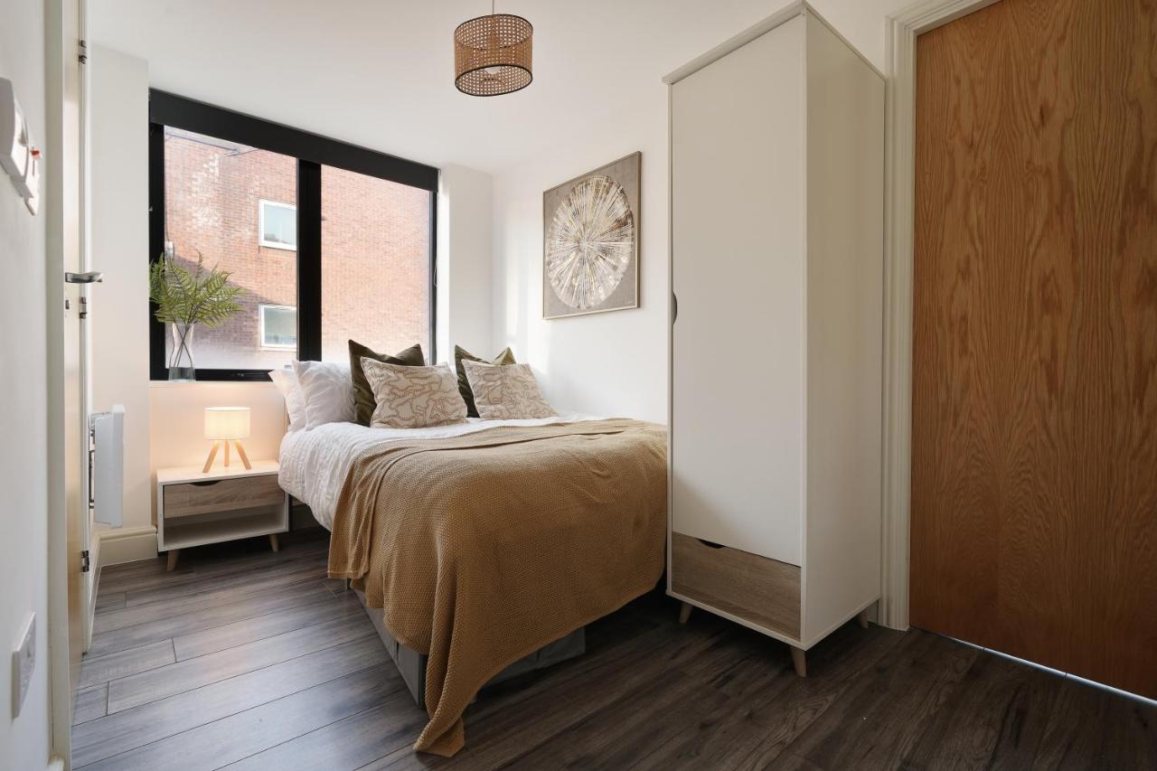 Cosy One Bedroom Apartment in Sheffield by Eason Stays Ideal for Weekend Getaways & Business Travellers - with Free parking! - B&B