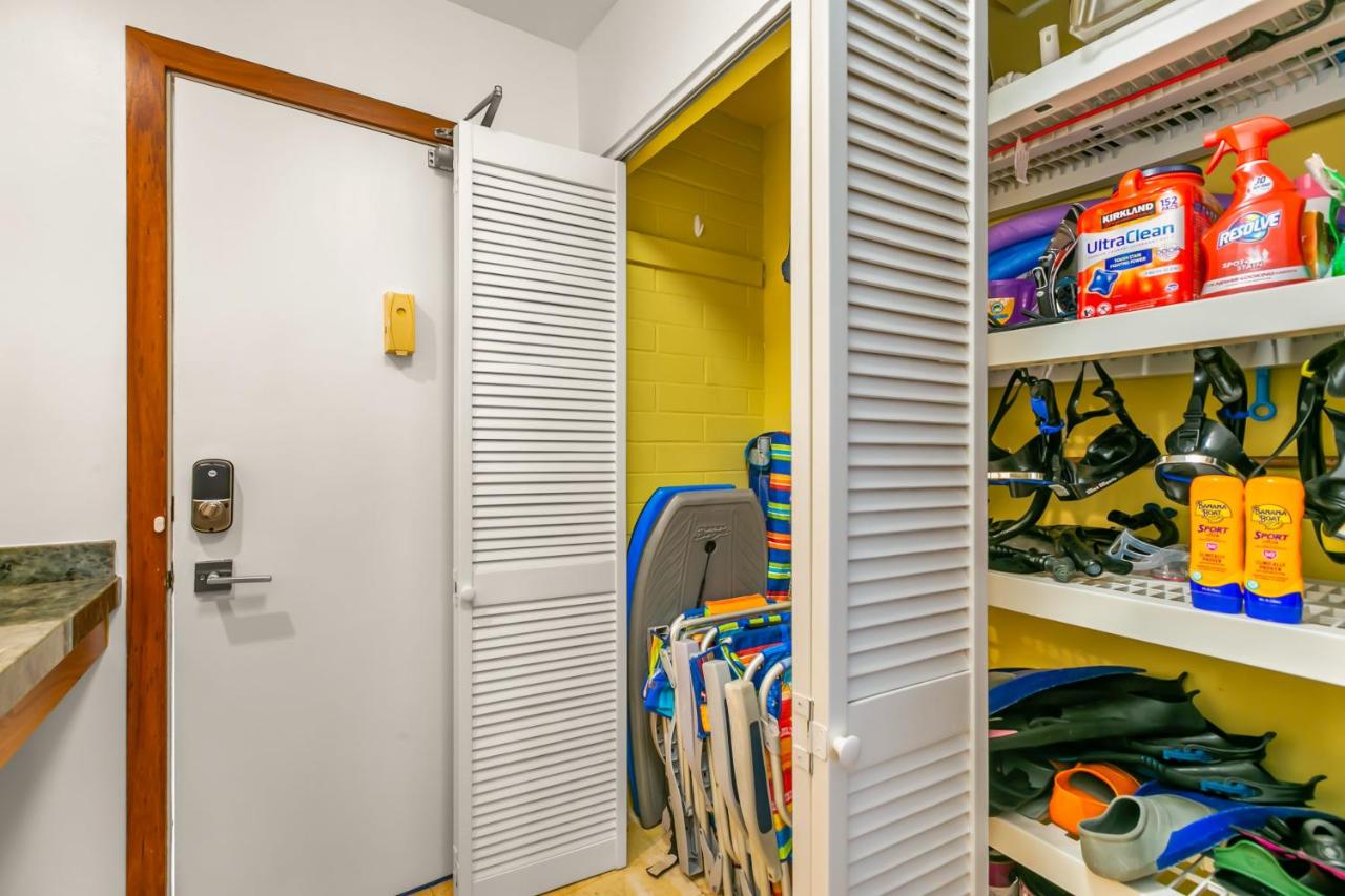 Kuhio Shores 319: Oceanfront in Poipu with A/C! - Chambres d’hôtes Koloa