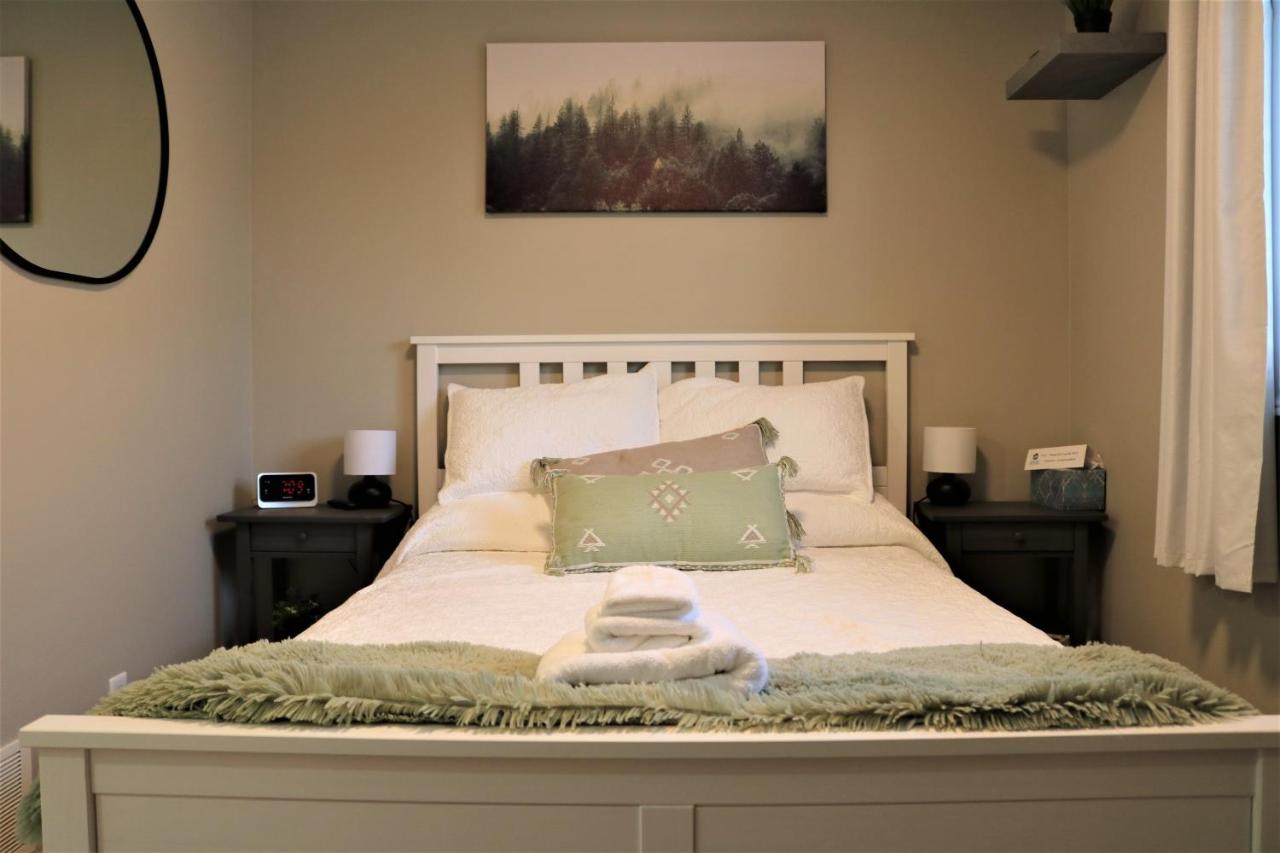 Family Friendly 3 Bedroom Unit - Close to Downtown Kingston! - Bed and Breakfast Kingston