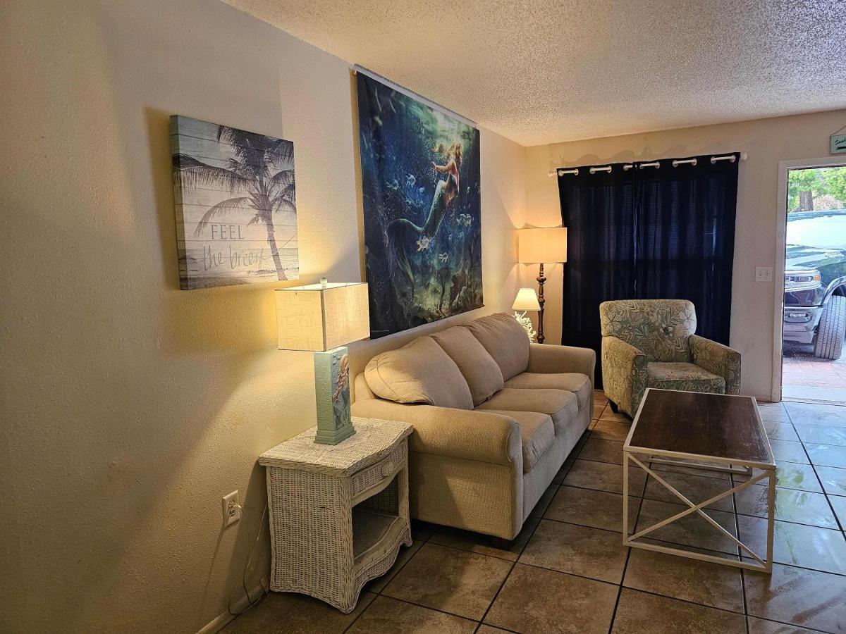 Professor Rousseau's Mermaid Lagoon - B&B