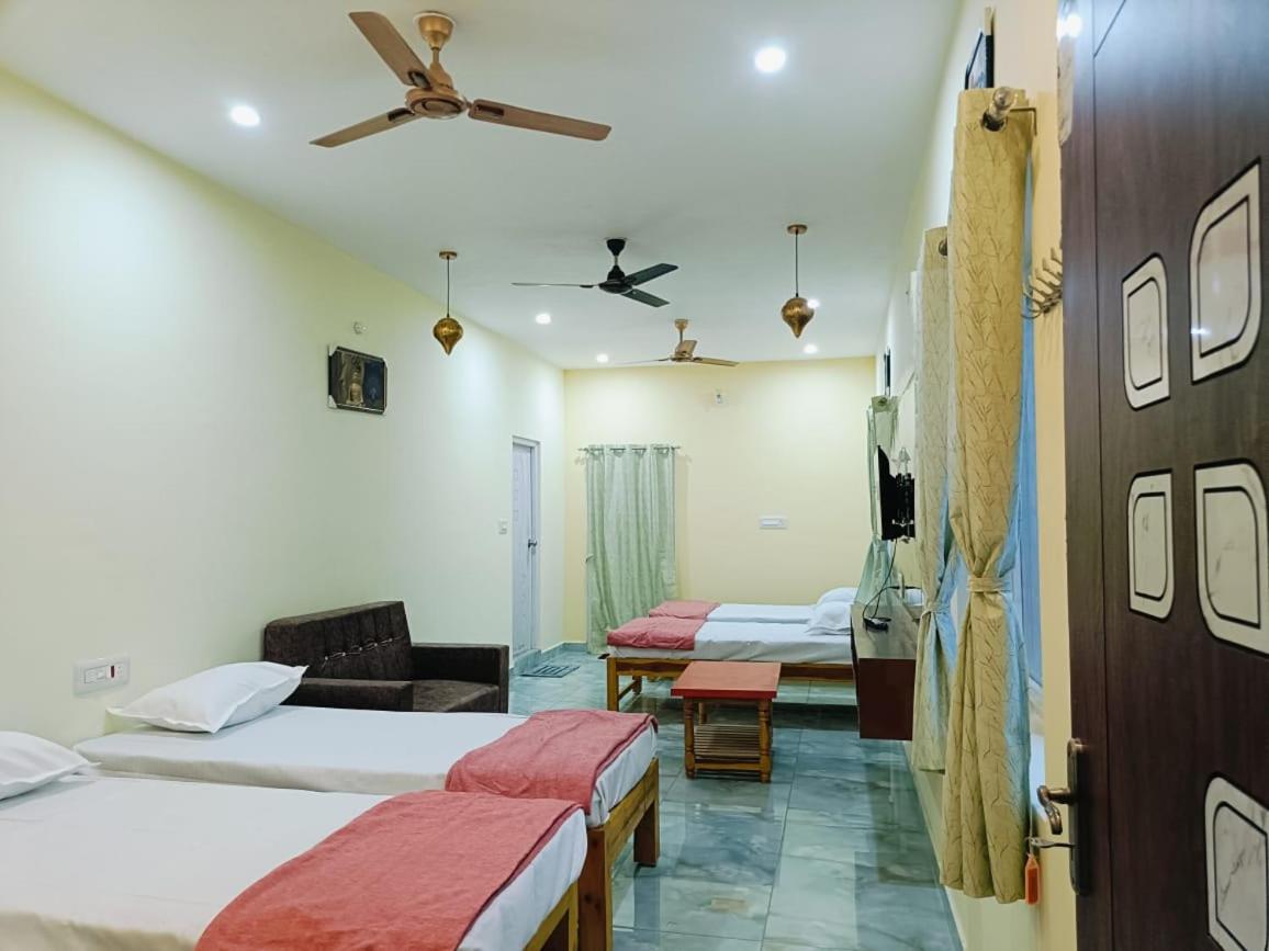 6-Bed Mixed Dormitory Room